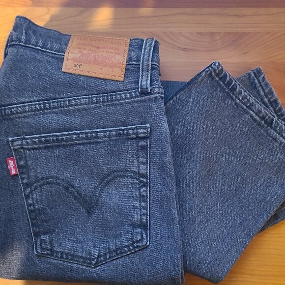 NWOT Levi's 501 jeans - Size 28 - Picture 4 of 6